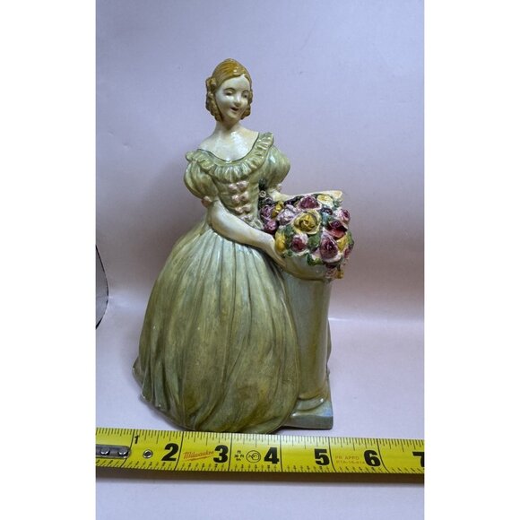 Pretty Vintage Lady W/ Flowers Chalk Figure MCM Hand Painted & Colourful Details - Picture 10 of 10